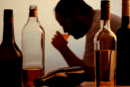 Edari alkoholdunak negatiboki eragiten du gizonezkoen potentzia